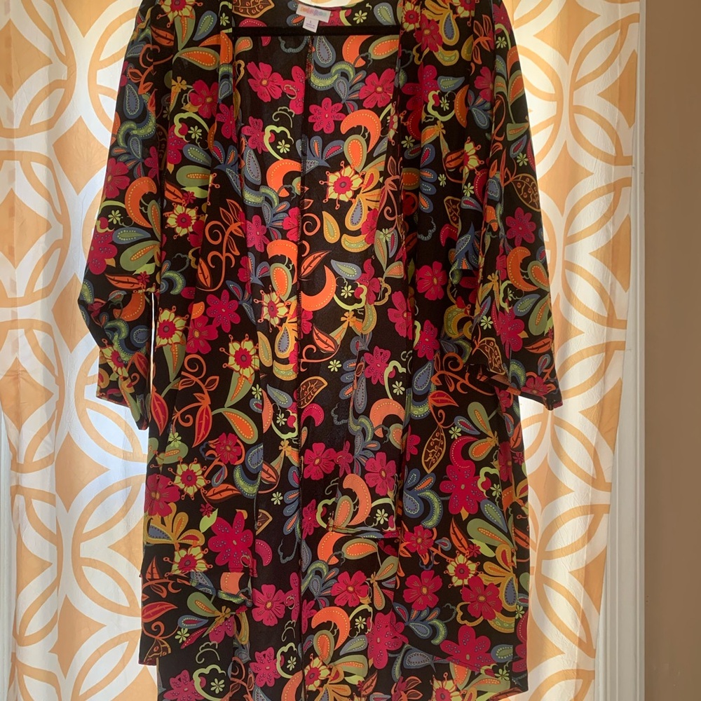 Lula Roe multicolor flowery kimono robe
Size L
